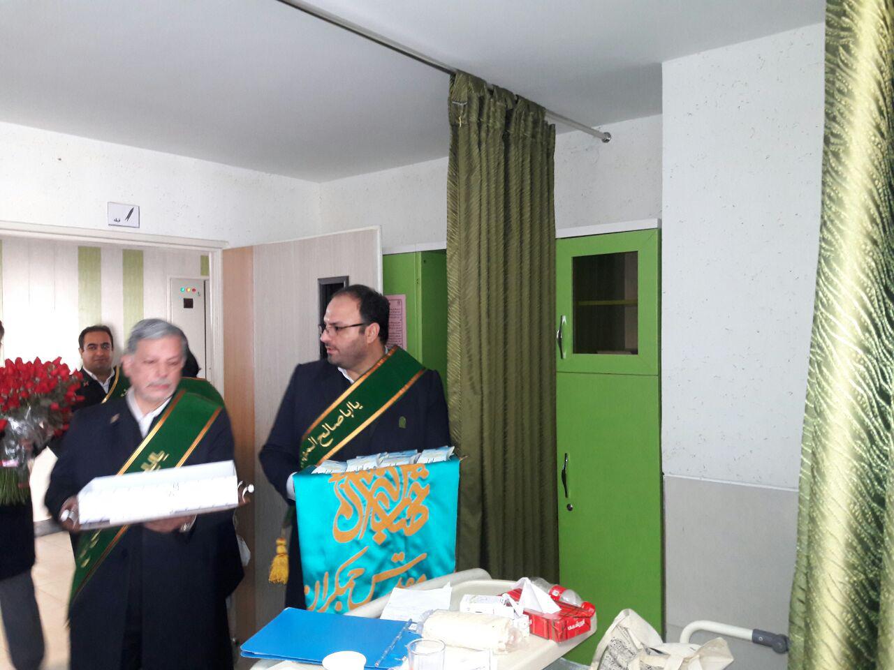 خادمین مسجد جمکران از بیماران بیمارستان حضرت رسول اکرم (ص) عیادت کردند + تصاویر خادمین مسجد جمکران از بیماران بیمارستان حضرت رسول اکرم (ص) عیادت کردند + تصاویر