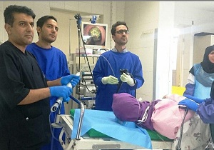 خارج نمودن توده ی 15 سانتی متری از بدن بیمار قمی