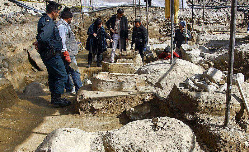 کشف اثار باستانی مادها در میدان مرکزی همدان+ تصاویر