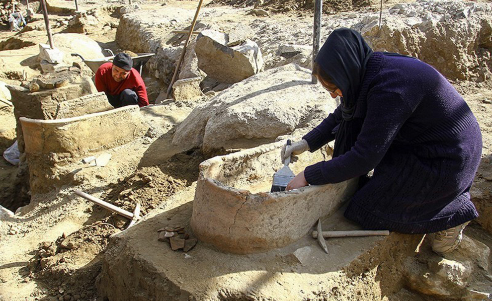 کشف اثار باستانی مادها در میدان مرکزی همدان+ تصاویر