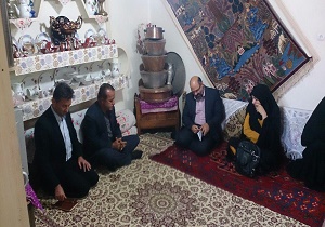 ترویج هنر گلیچ بافی در روستای چاشم با اهدای دار گلیچ به هنرمندان