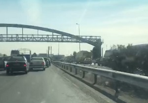 گلایه رانندگان از ترافیک سنگین جاده خاوران + فیلم