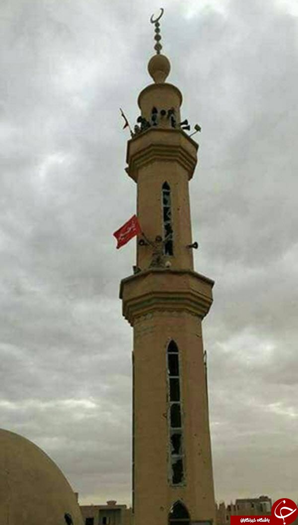 اهتزاز پرچم یا حسین&zwnj; (ع) در آخرین پایگاه داعش در سوریه +عکس