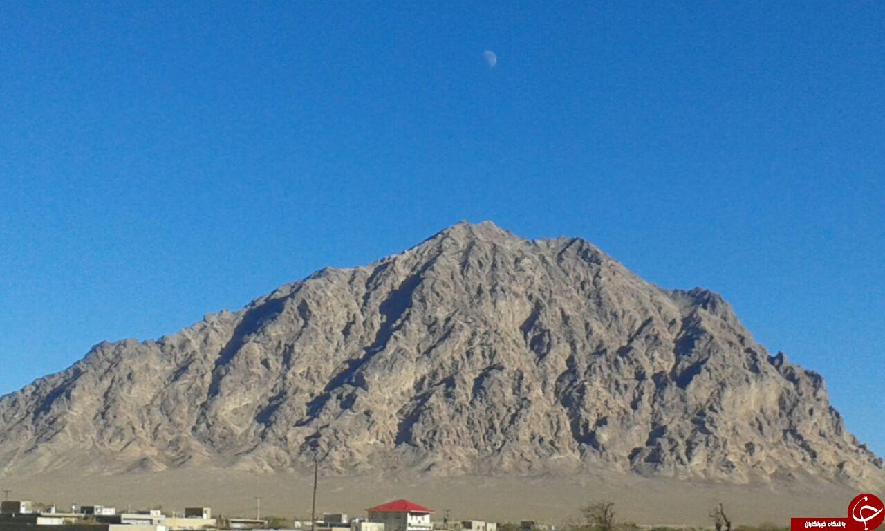 نمایی زیبا از کوه ارنان یزد + تصویر
