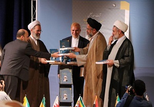 رونمایی از کتاب فعالیت‌های مبارزاتی آیت الله نوری‌همدانی