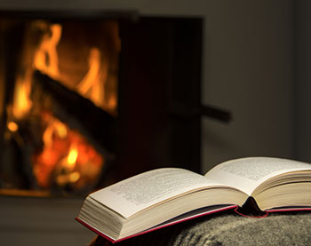 کتابی که تنها هنگام سوختن قابل مطالع است+فیلم