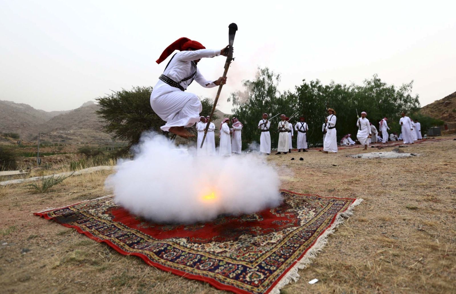 تفریحات عجیب و غریب جوانان سعودی+ تصاویر