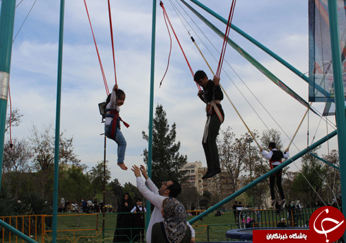 حضور بی شمار گردشگران نوروزی در کنار دریاچه زیبای کیو در خرم آباد