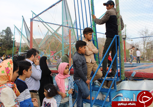 حضور بی شمار گردشگران نوروزی در کنار دریاچه زیبای کیو در خرم آباد