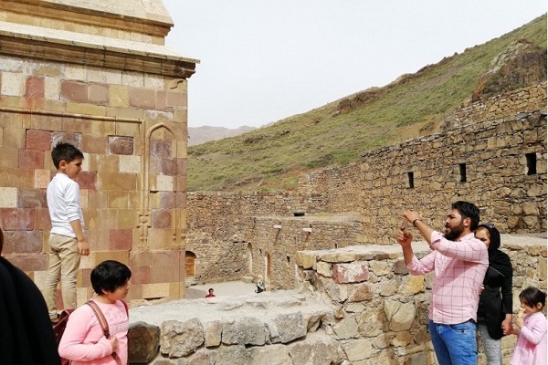 رونق بهاری کلیسای ثبت جهانی 