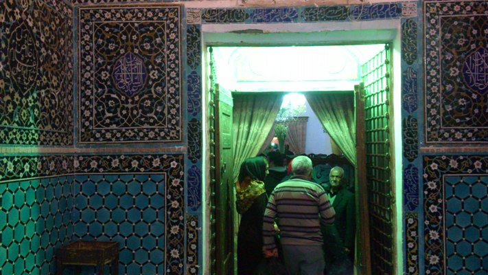 آرامگاه شاه نعمت الله ولی نگینی فیروزه ای در دل ماهان