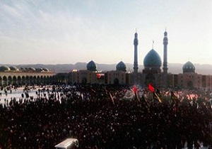 استقرار کارشناسان زبان‌های خارجی به صورت سه شیفت در مسجد جمکران در ایام نوروز