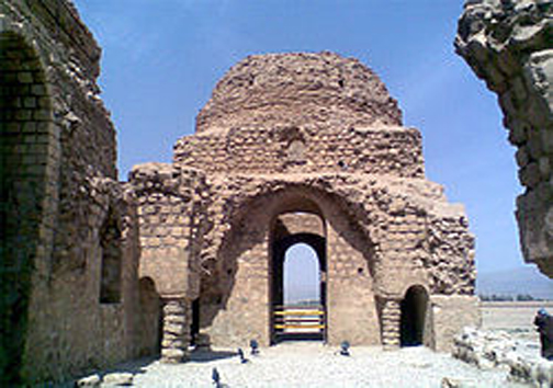 کاخ ساسانی سروستان گنبدی آجری شکل در فارس
