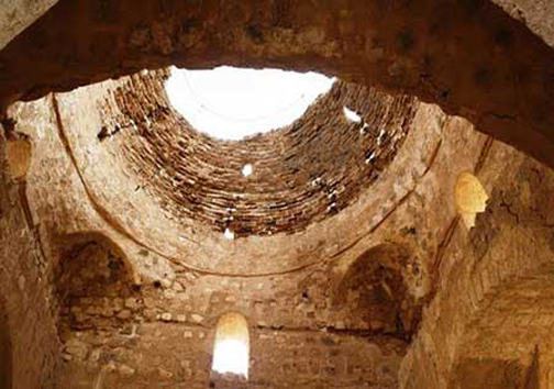 کاخ ساسانی سروستان گنبدی آجری شکل در فارس