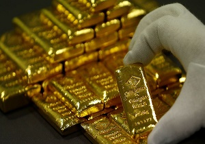 کاهش ارزش دلار و افزایش بهای طلا در پی تشدید جنگ تجاری میان آمریکا و چین