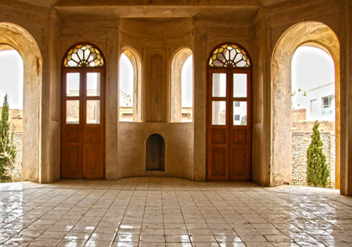 کلاه فرنگی آباده یادگاری از معماری ایرانی و اروپایی در فارس