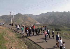 همایش پیاده‌روی خانوادگی در روستای «نساز» + فیلم