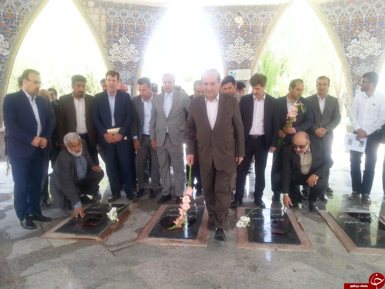 حضور وزیر تعاون، کار و رفاه اجتماعی در مزار شهدای ایلام