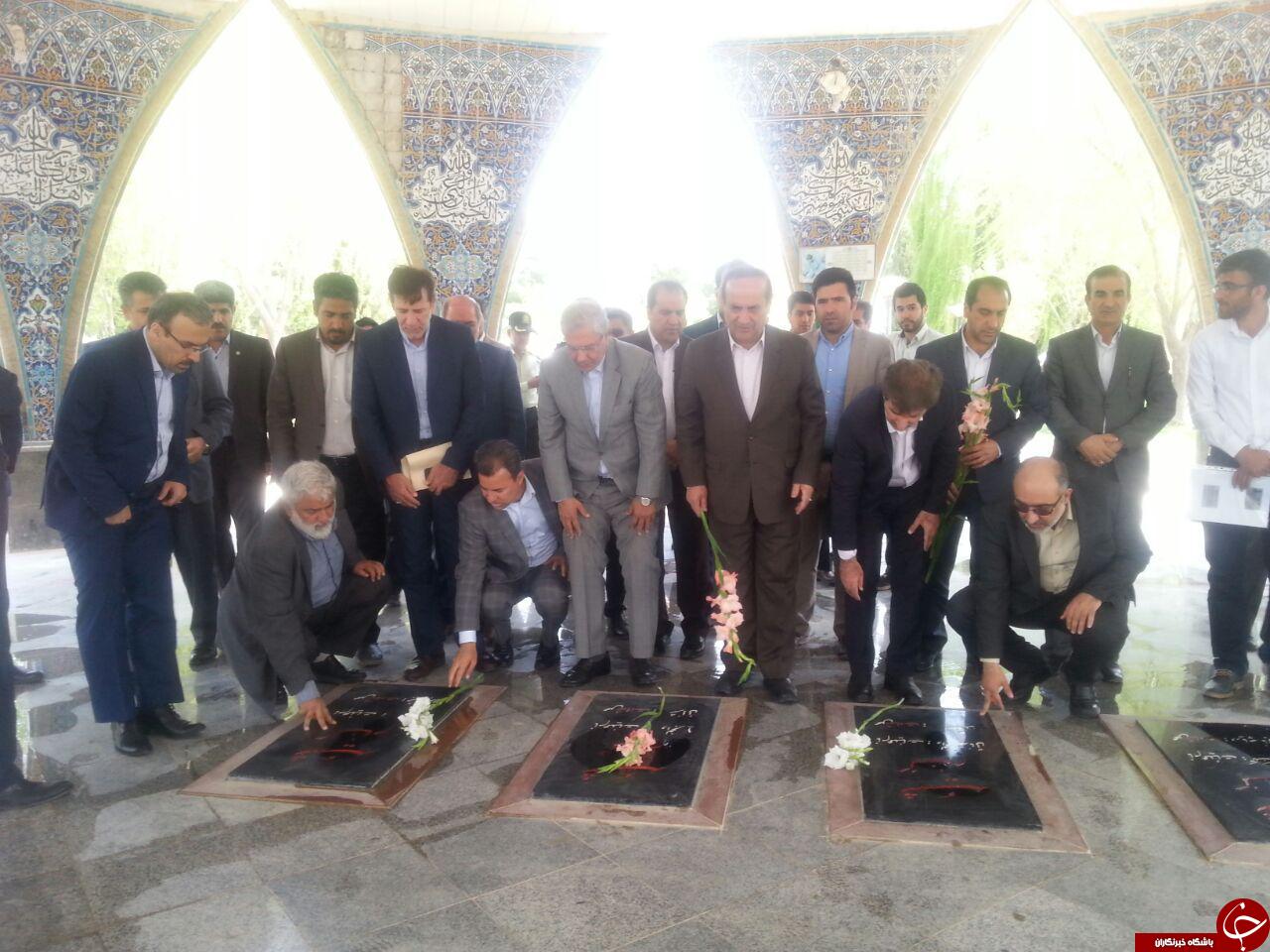 حضور وزیر تعاون، کار و رفاه اجتماعی در مزار شهدای ایلام