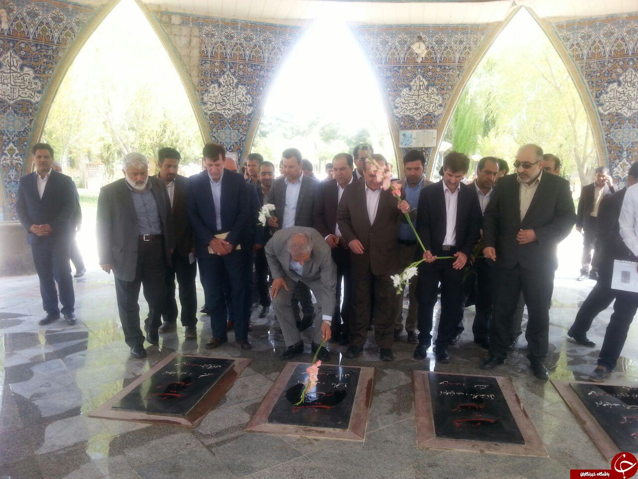 حضور وزیر تعاون، کار و رفاه اجتماعی در مزار شهدای ایلام