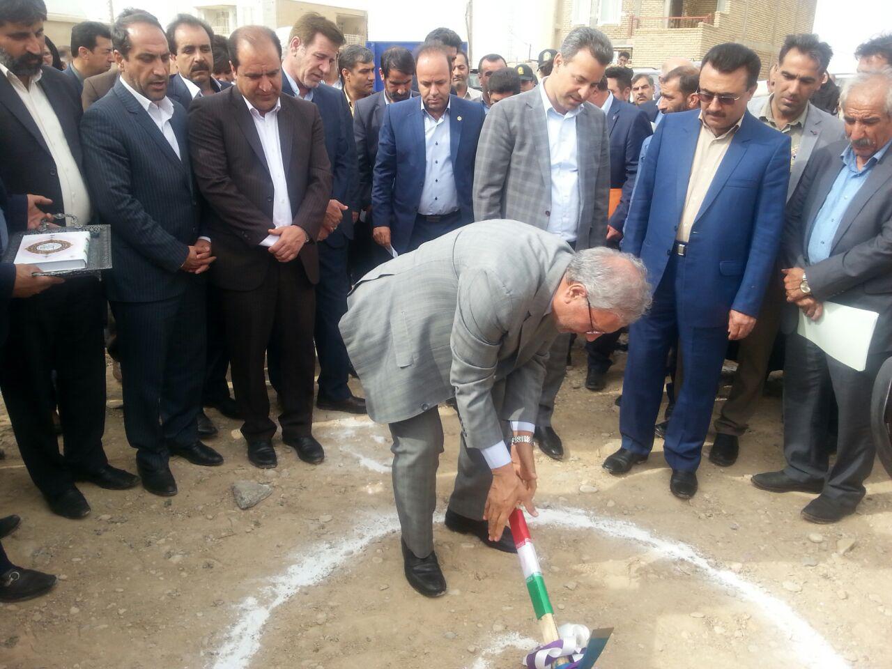 درمانگاه تامین اجتماعی مهران با حضور وزیر رفاه کلنگ زنی شد+عکس