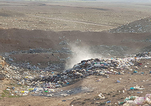 انباشت و سوزاندن زباله در روستای دشت + فیلم و تصاویر