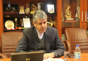 شهردار اصفهان در پاریس سخنرانی می کند