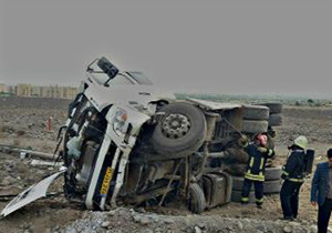 واژگونی تریلر حامل گاز مایع در اتوبان کاشان
