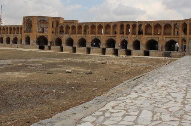 عامل شهادت مامور نیروی انتظامی خودکشی کرد/شمارش معکوس زاینده رود آغاز شد/خودوری نماینده مجلس در شادگان هدف گلوله قرار گرفت