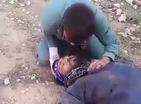 لحظاتی از شهادت جانسوز روحانی مدافع حرم + فیلم