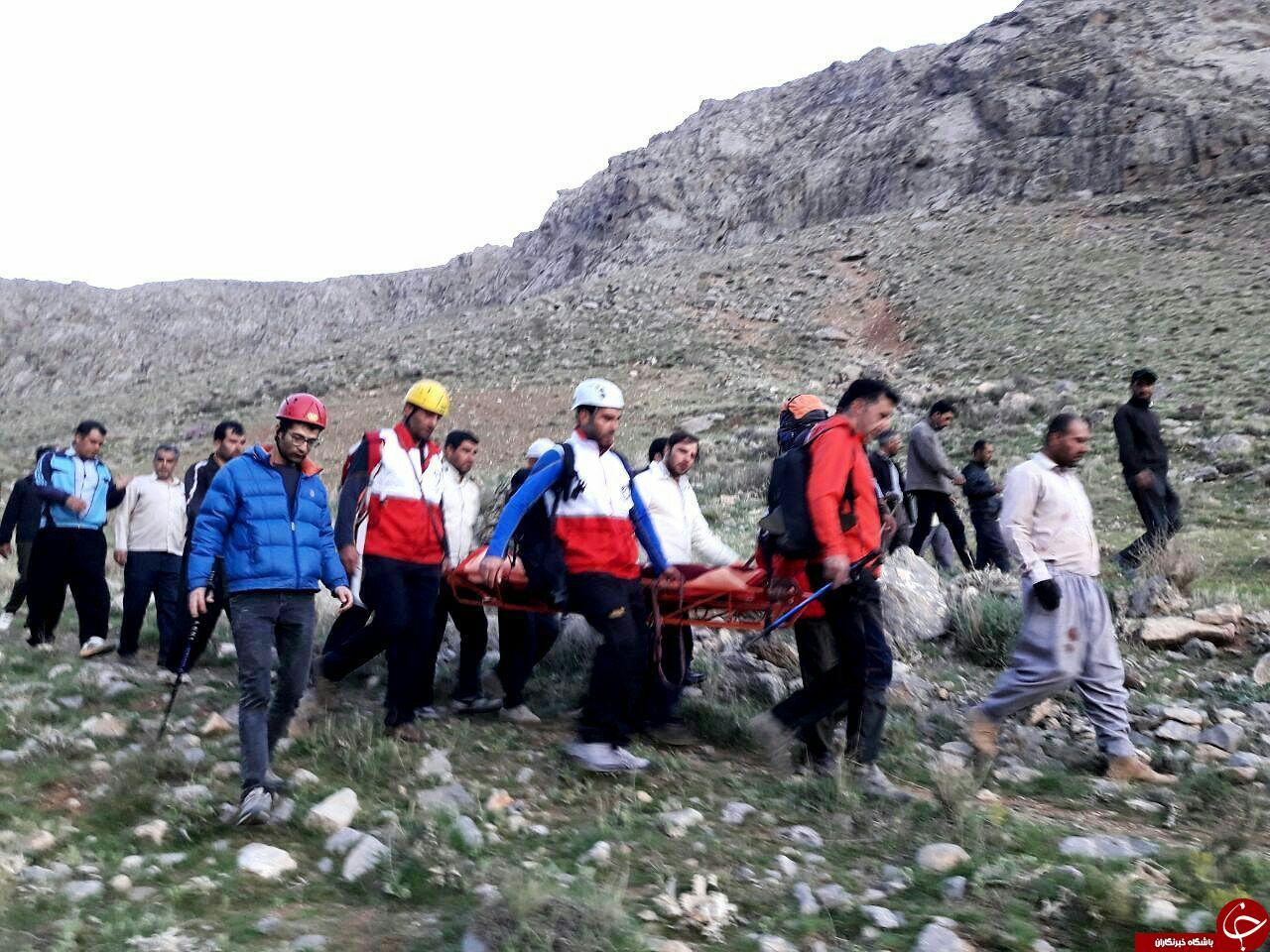سقوط از ارتفاع 5 مجروح و کشته بر جای گذاشت سقوط از ارتفاع 5 مجروح و کشته بر جای گذاشت