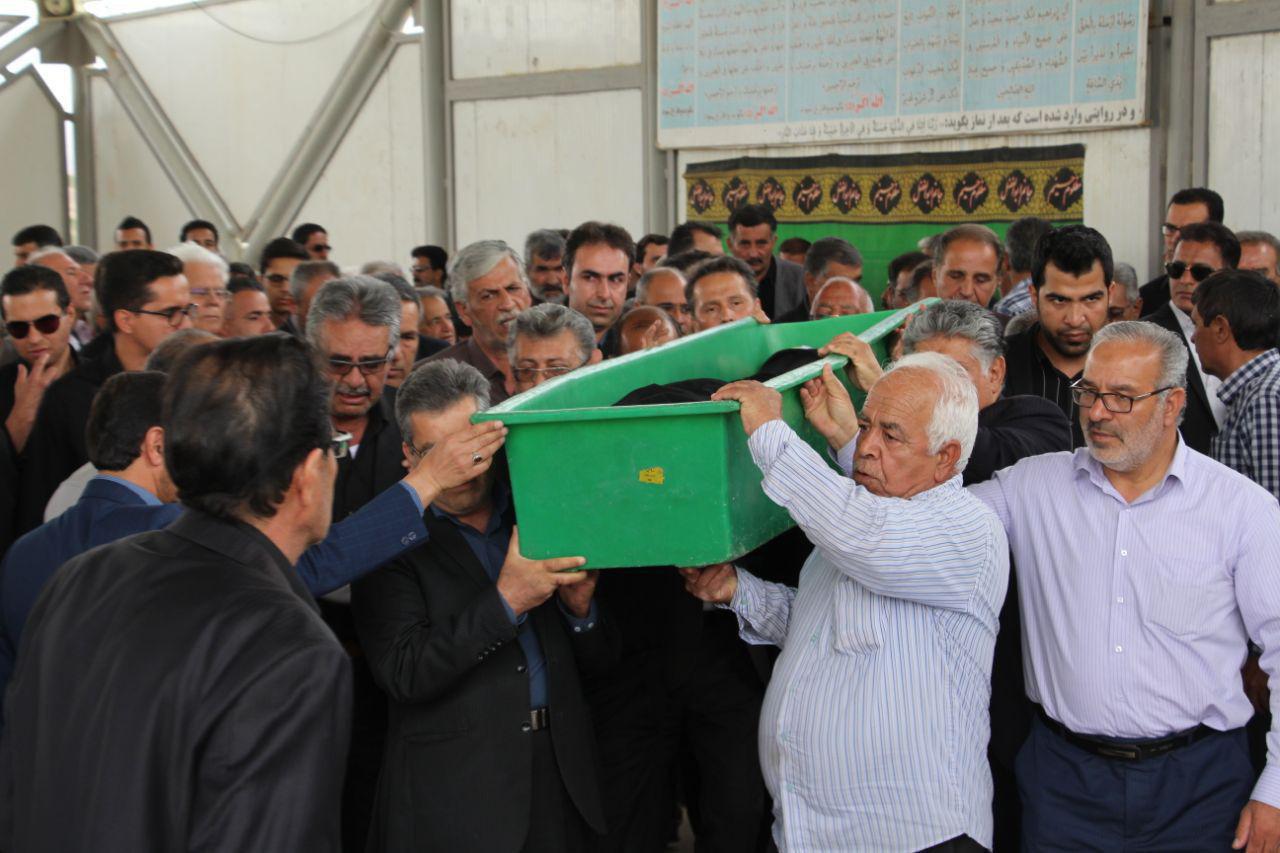 پیکر کهنسال&zwnj;ترین روزنامه نگار استان تشییع شد