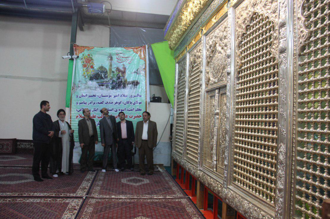 ساخت نیم ضریح حرمین شریفین امامین عسکرین در زنجان افتخار بزرگی برای این استان  است