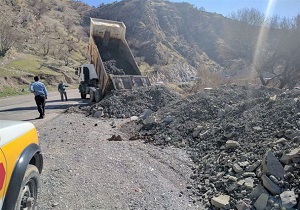 بیش از 7 هزار مترمکعب نقاط پرتگاهی محورهای همدان ایمن سازی شدند