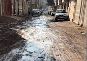 تردد دشوار از خیابان گِل‌آلود در شهر قدس + فیلم