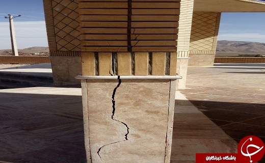 شکستگی ستون&zwnj;های گلزار شهدا ی روستای چنارناز شهرستان خاتم+تصویر