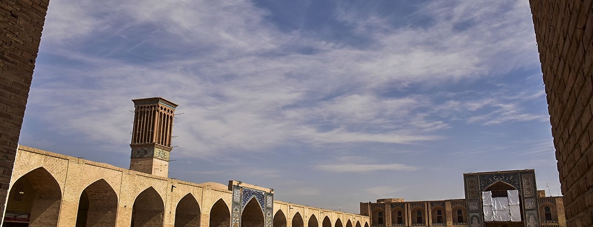 ترکیب کاروانسراها وبازارها ومساجد عهد صفویه را در بازار بزرگ کرمان ببینید ترکیب کاروانسراها وبازارها ومساجد عهد صفویه را در بازار بزرگ کرمان ببینید