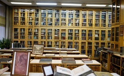 نمایشگاه پایان نامه های قدیمی دانشگاه تهران آغاز شد