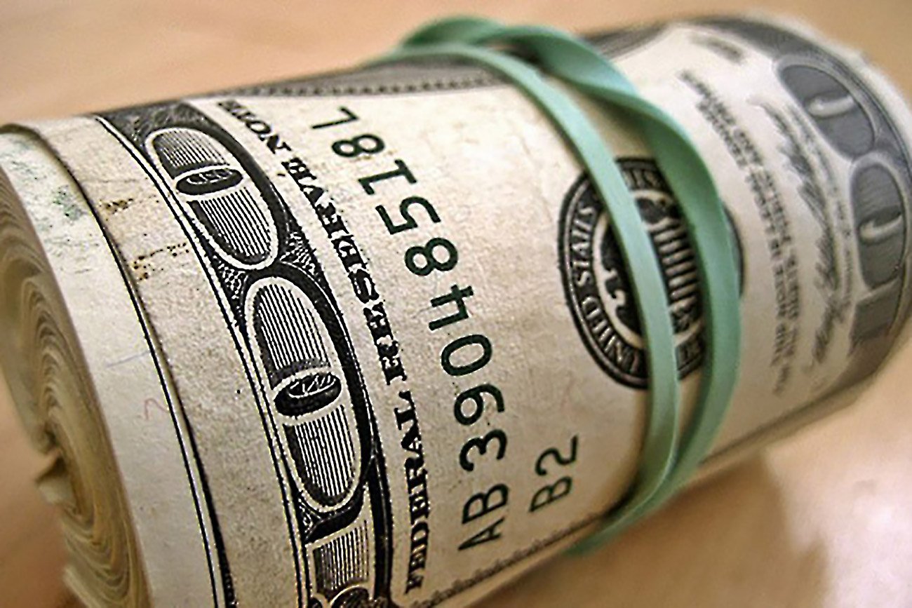 آقای سیف چرا با مسدود کردن ۲۰ هزار میلیارد تومان از سرمایه دلالان، بازار ارز تثبیت نشد؟ / قیمت دلار باید ۳۵۰۰ تومان باشد