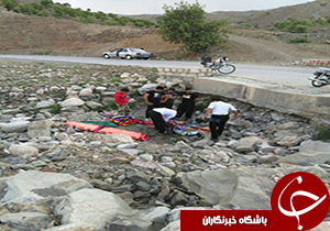 سقوط یه دستگاه موتورسیکلت به کانال آب در دلفان+عکس