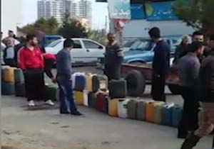 صف طولانی کشاورزان مقابل مرکز توزیع نفت سرخرود + فیلم