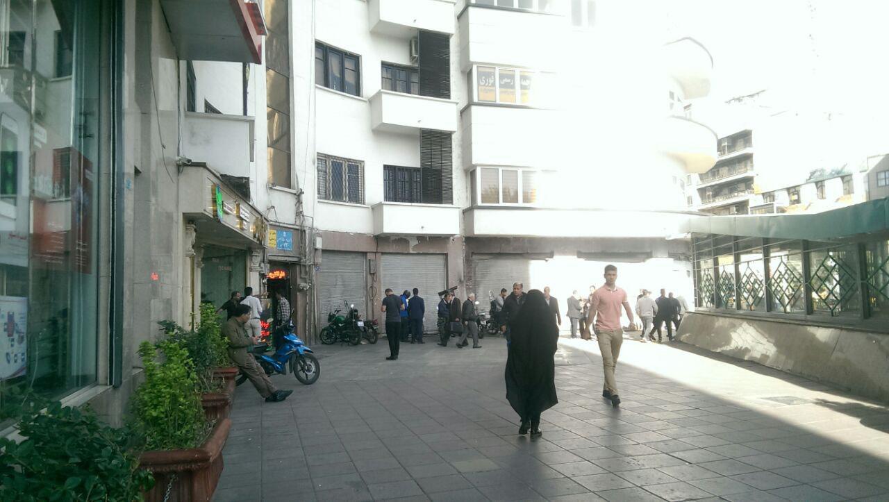 خرید و فروش دلار در صرافیها متوقف شد خرید و فروش دلار در صرافیها متوقف شد