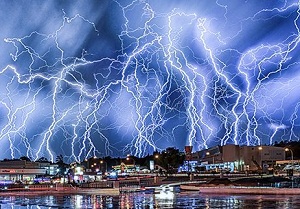 ۹ نکته برای آسیب ندیدن هنگام صاعقه