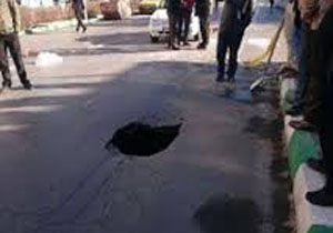امکان بروز حادثه در اثر نشست خیابان در ایلام + فیلم