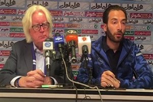 نشست خبری وینفرد شفر پس از بازی با گسترش فولاد + فیلم