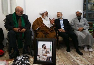 لاریجانی در منزل شهید مدافع حرم محمدمهدی لطفی نیاسر حضور یافت