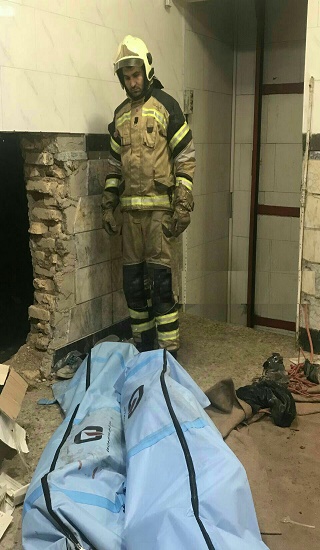 مرگ دو کارگر محبوس شده در بالابر