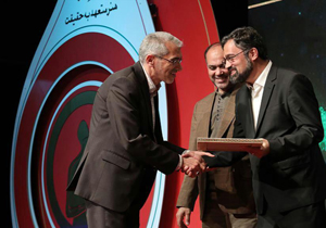 عکاس چهارمحالی در جمع هنرمندان برگزیده سال ۹۶