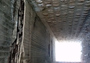 وضعیت نامناسب پل زیرگذر جاده کنگان به سیراف + فیلم