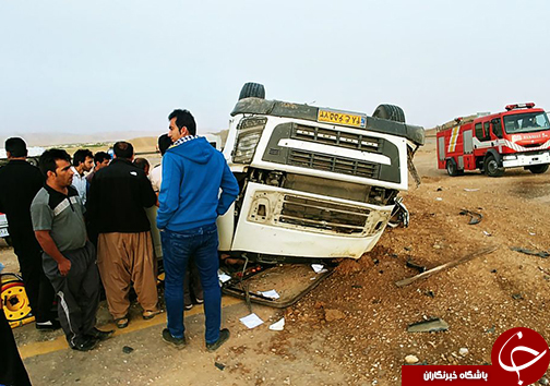 واژگونی تریلر در محور آباده به شیراز+ تصاویر